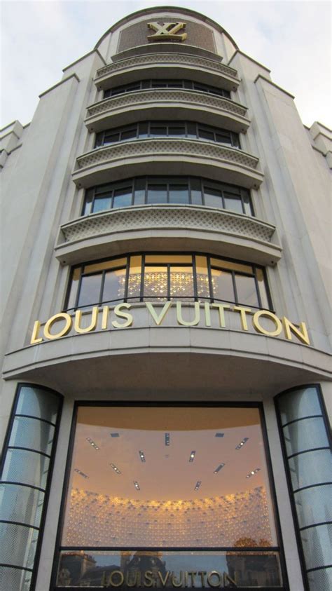 louis vuitton first store